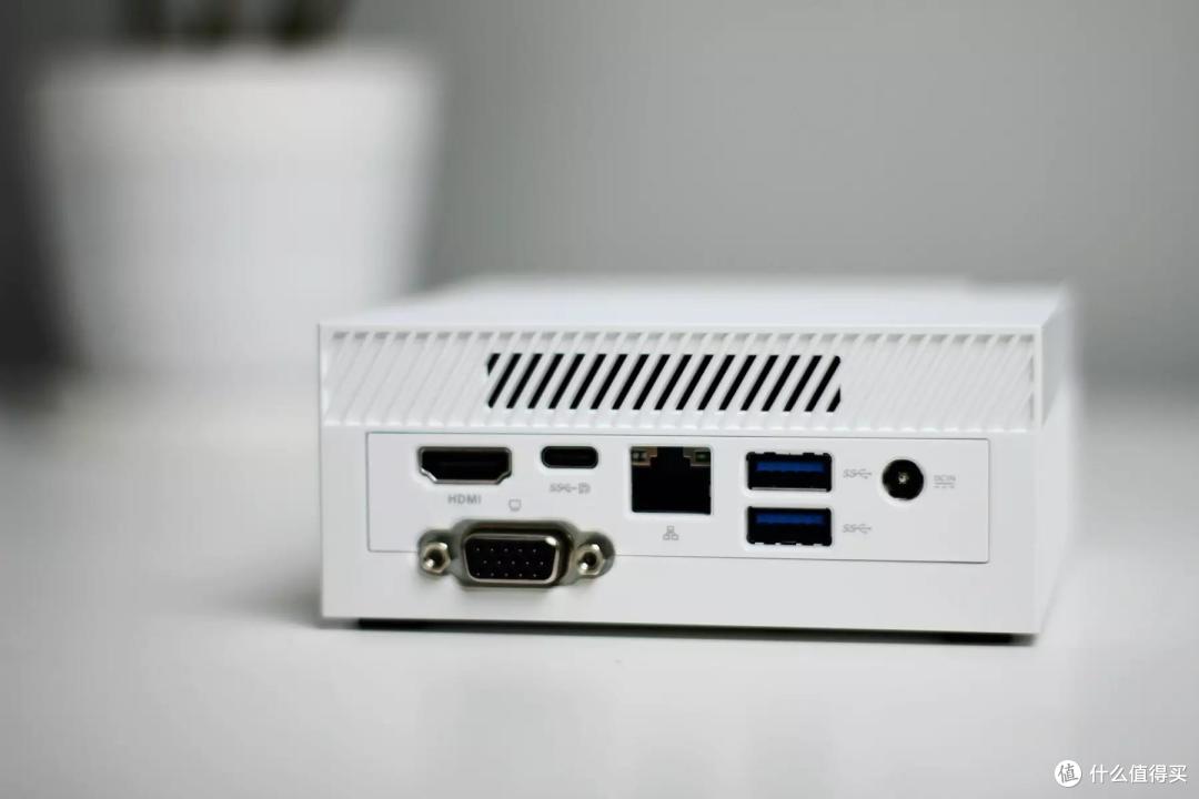 仅仅0.6L,还能“一线通”的Mini PC!华硕PN41吹雪白