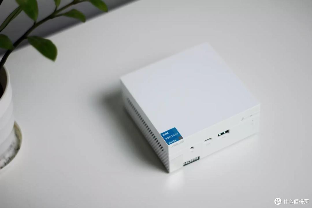 仅仅0.6L,还能“一线通”的Mini PC!华硕PN41吹雪白