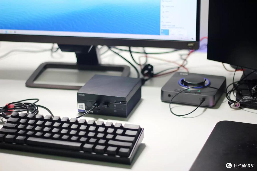 仅仅0.6L,还能“一线通”的Mini PC!华硕PN41吹雪白