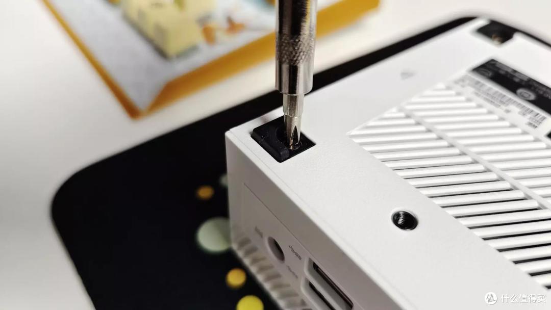 仅仅0.6L,还能“一线通”的Mini PC!华硕PN41吹雪白