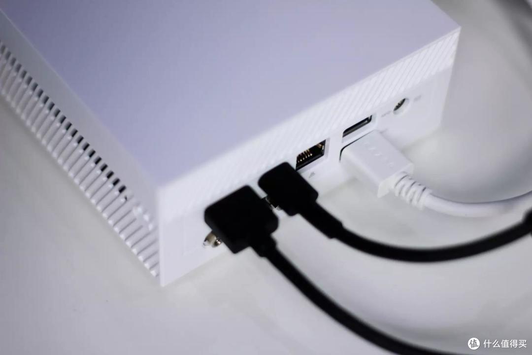 仅仅0.6L,还能“一线通”的Mini PC!华硕PN41吹雪白