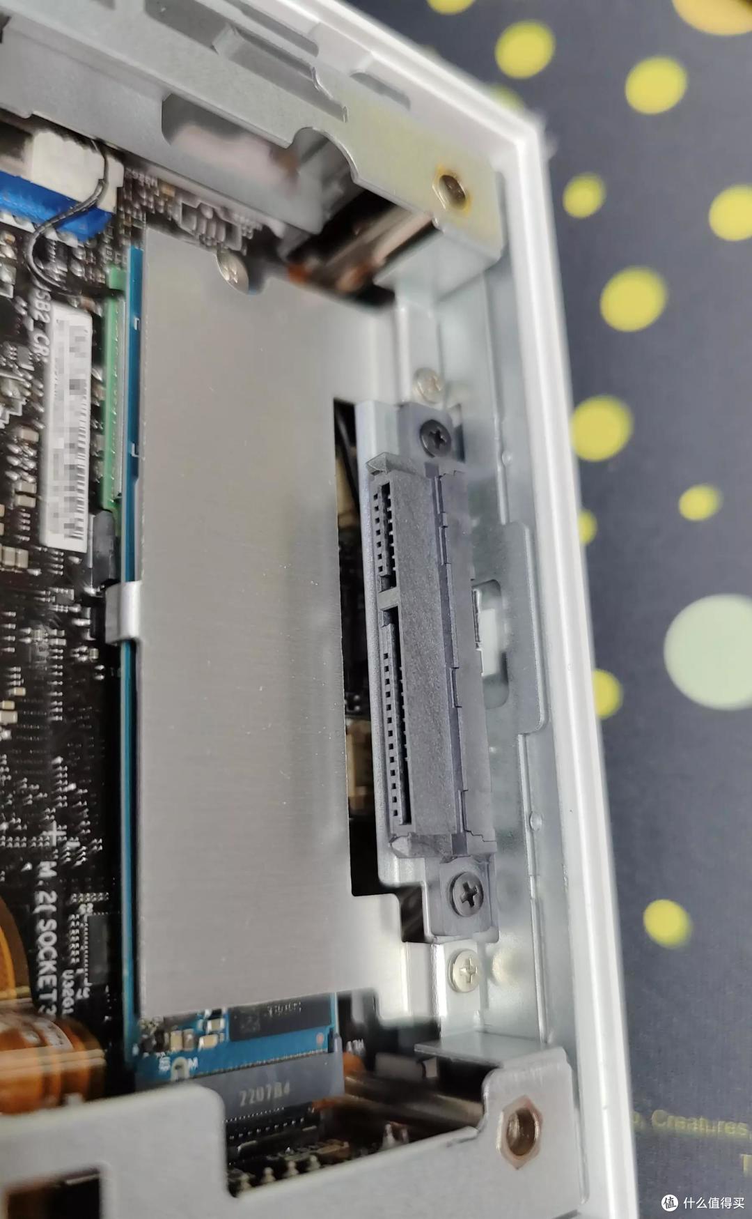 仅仅0.6L,还能“一线通”的Mini PC!华硕PN41吹雪白