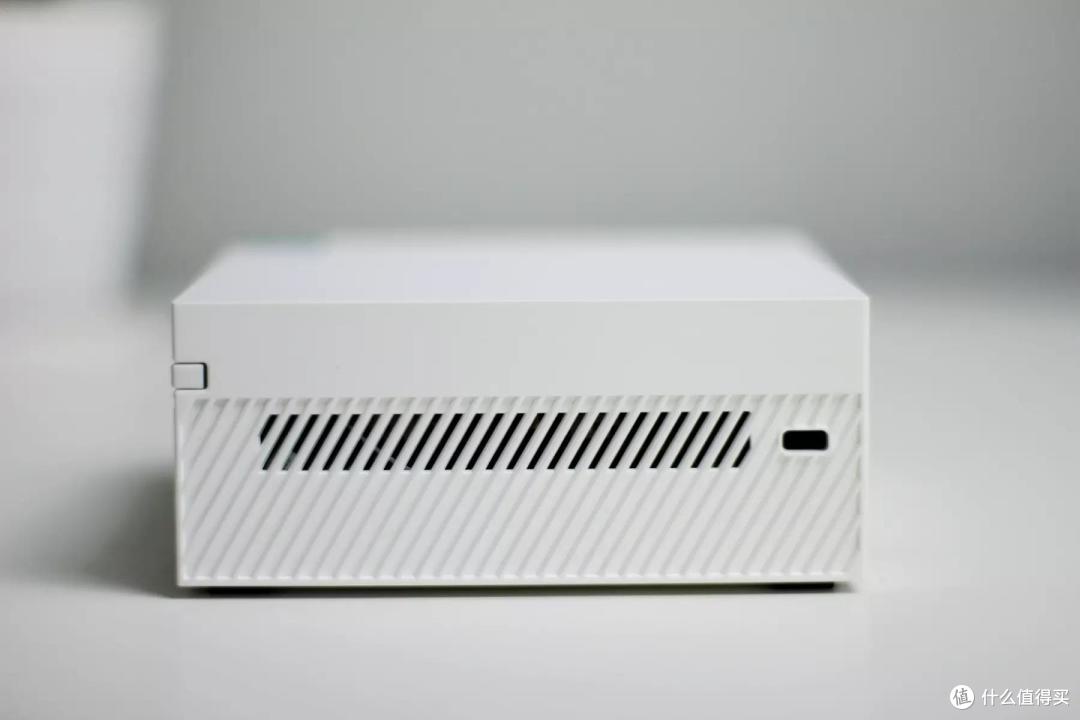 仅仅0.6L,还能“一线通”的Mini PC!华硕PN41吹雪白