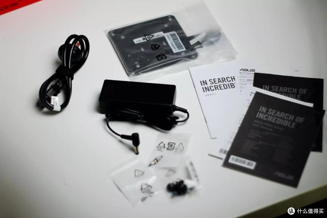 仅仅0.6L,还能“一线通”的Mini PC!华硕PN41吹雪白