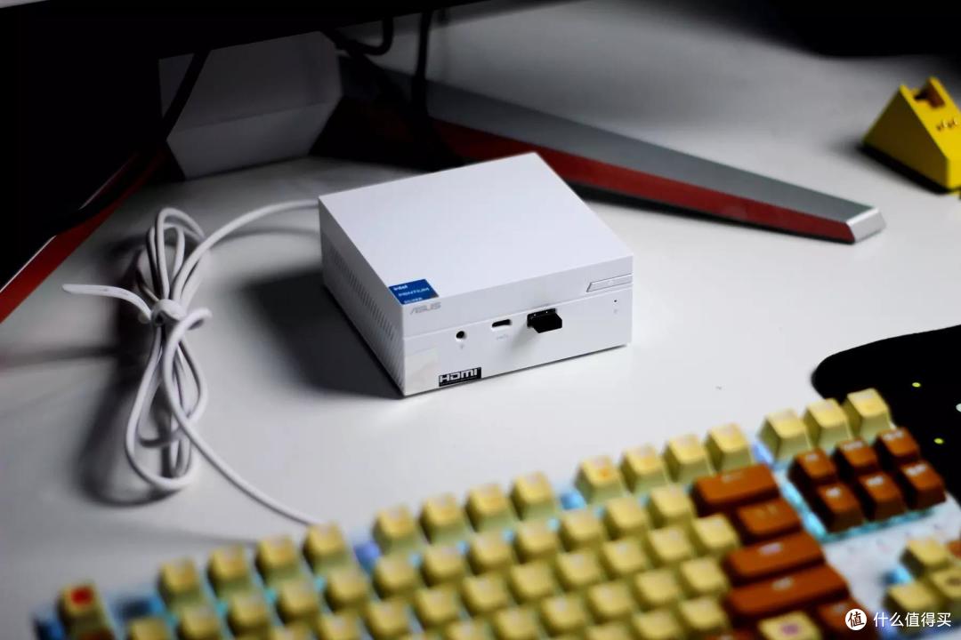 仅仅0.6L,还能“一线通”的Mini PC!华硕PN41吹雪白