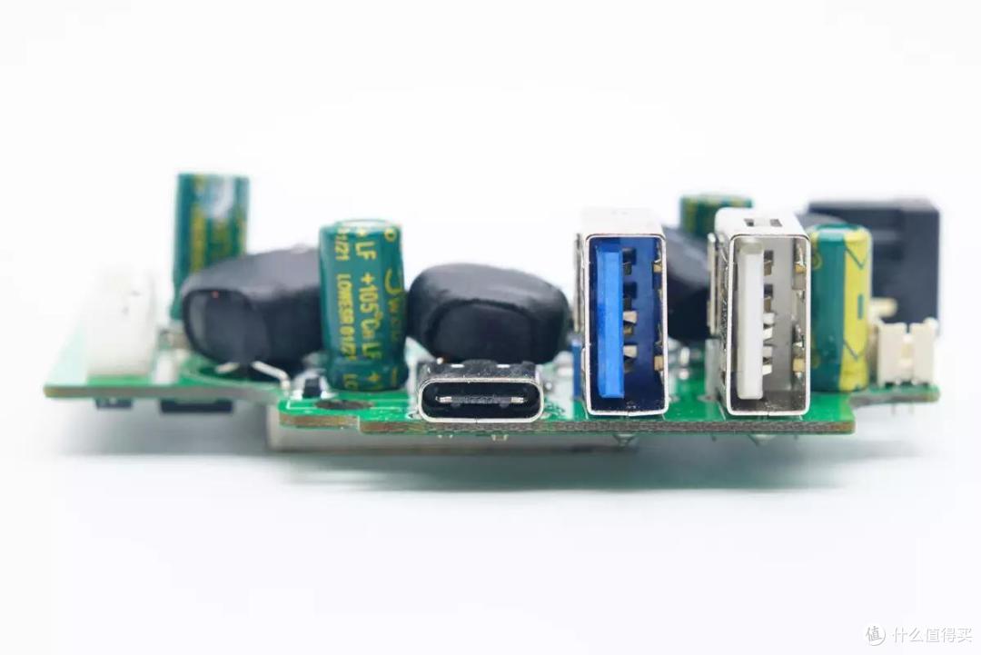 拆解报告:CARKU卡儿酷多功能汽车应急启动电源EPower-168