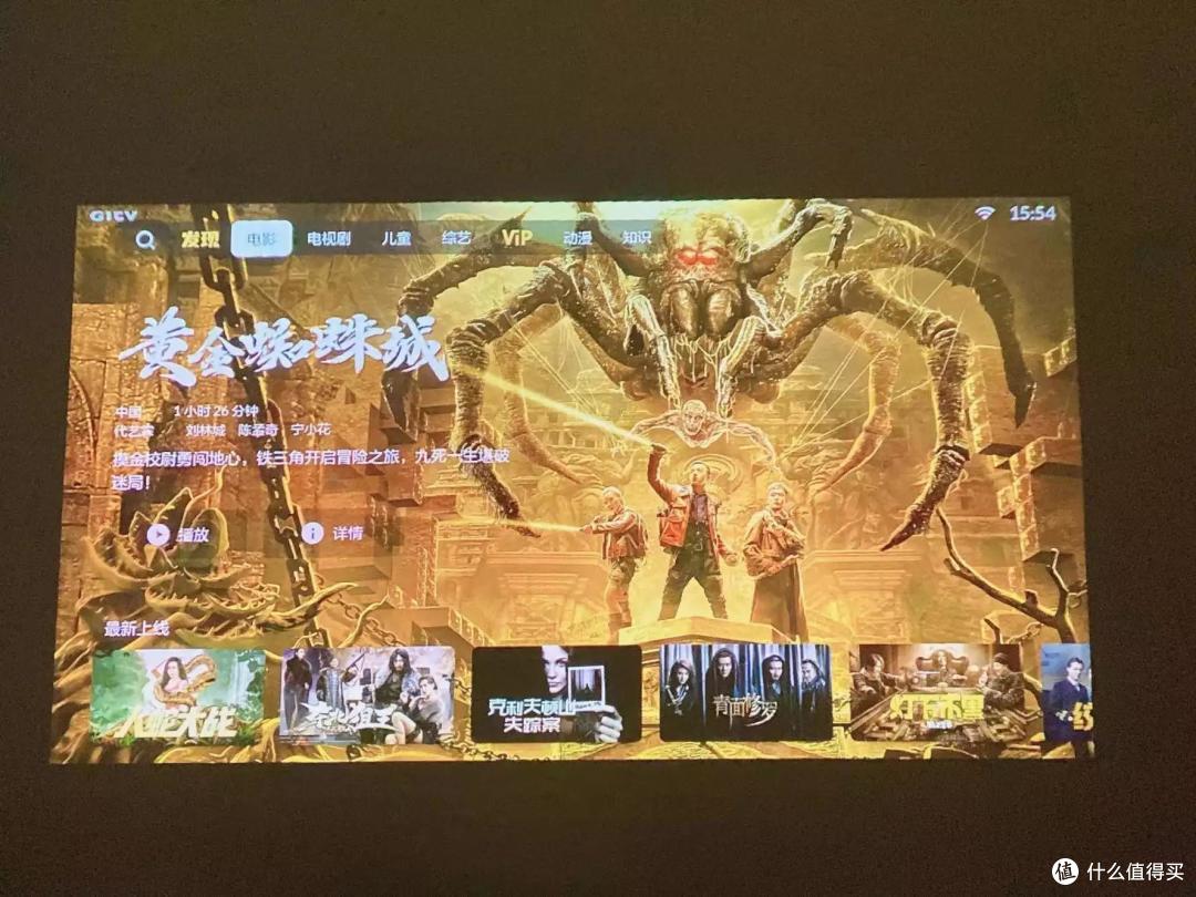 入手峰米R1 Nano超短焦激光投影仪，欢乐拎着跑！