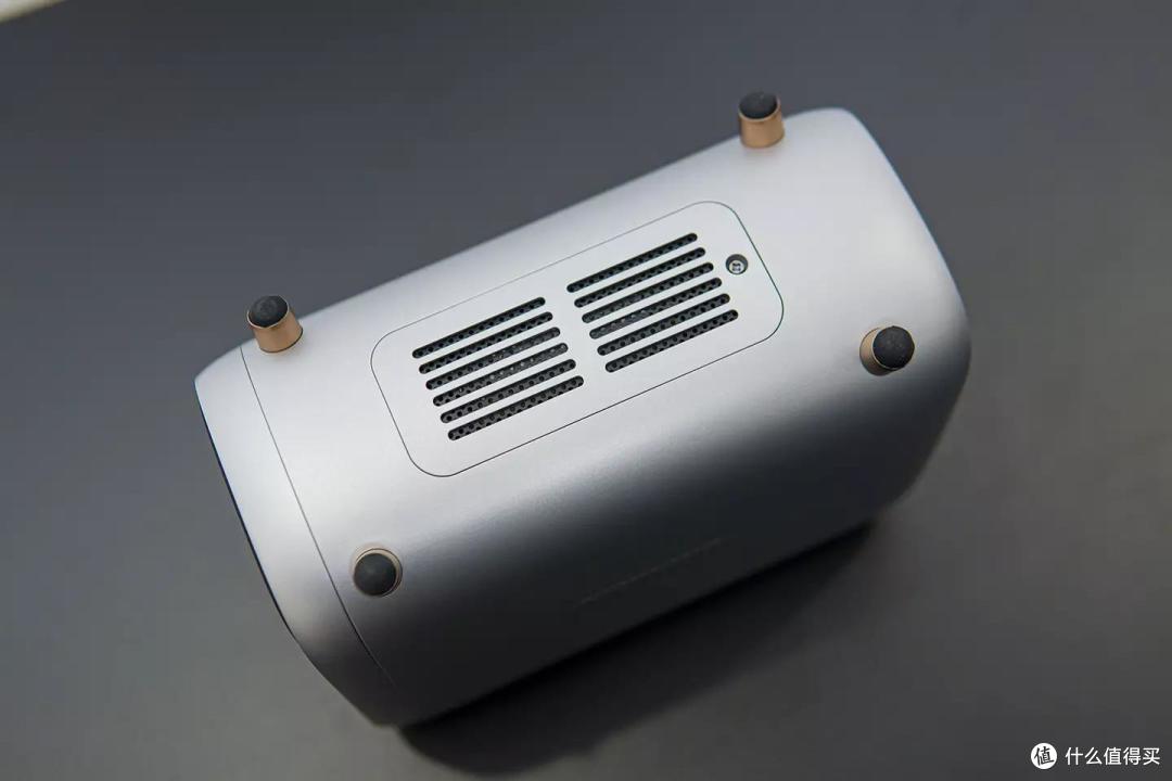 2.5G端口，双M.2卡槽!简单易用的绿联数据宝DH2600