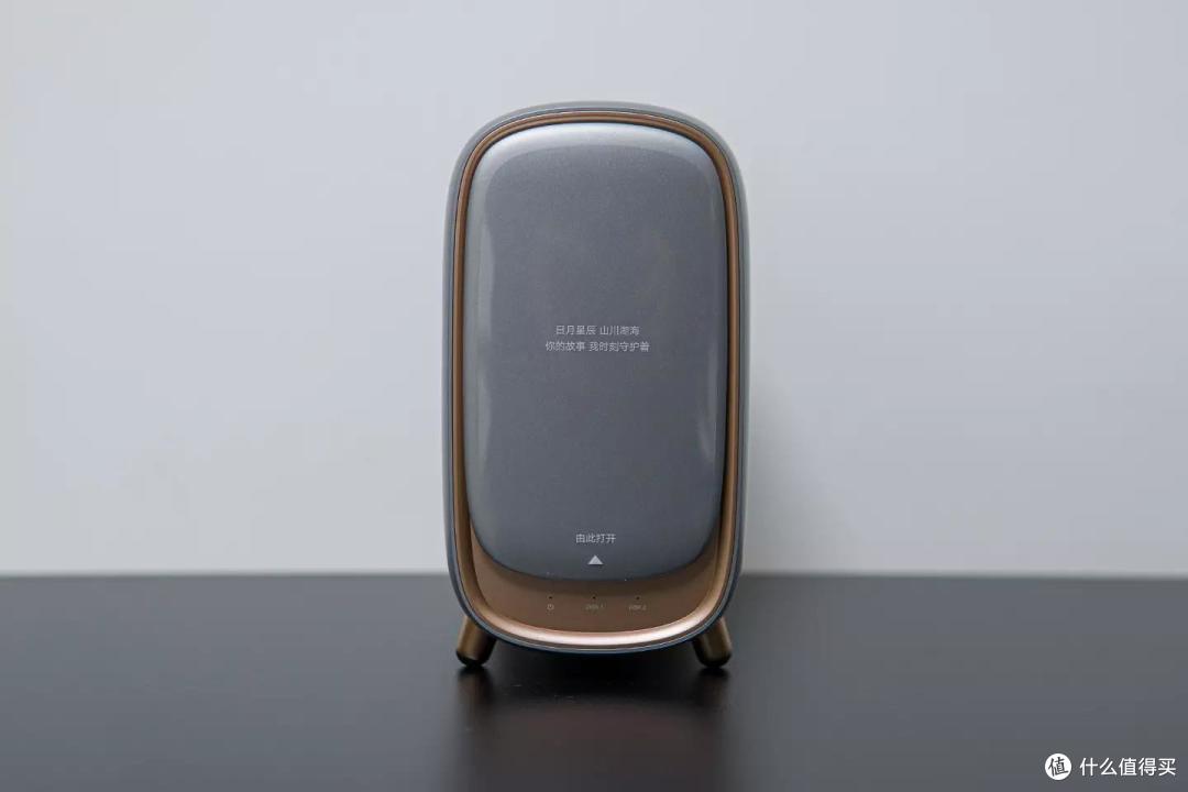 2.5G端口，双M.2卡槽!简单易用的绿联数据宝DH2600