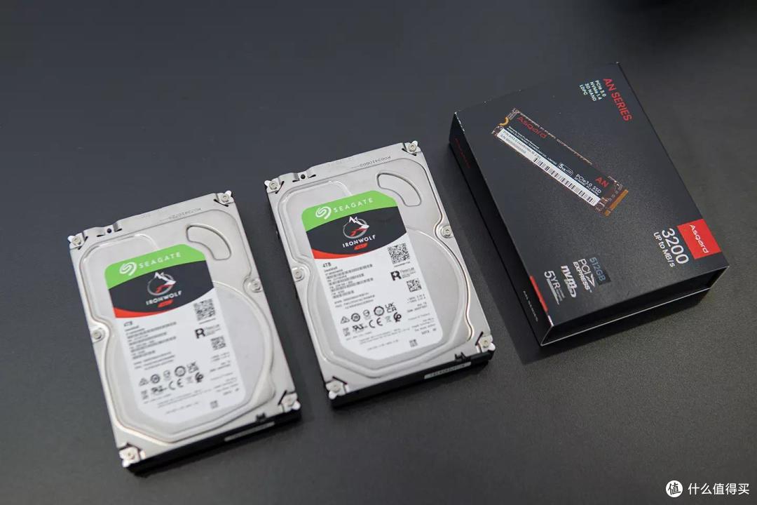 2.5G端口，双M.2卡槽!简单易用的绿联数据宝DH2600