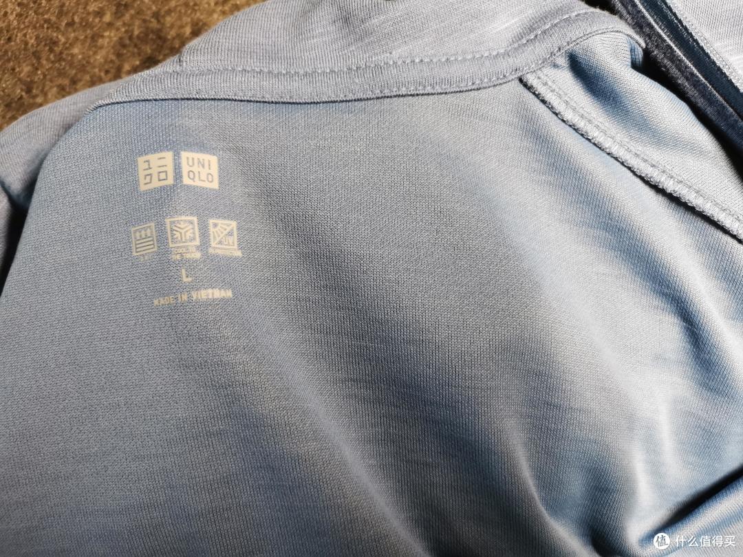 有色差是因为台灯与手机滤镜的影响