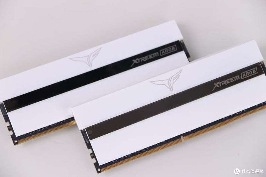 十铨梦境DDR4 4000体验，内存界颜值担当，默频很能打