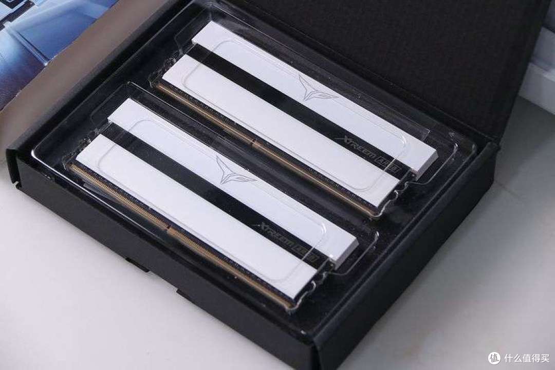 十铨梦境DDR4 4000体验，内存界颜值担当，默频很能打