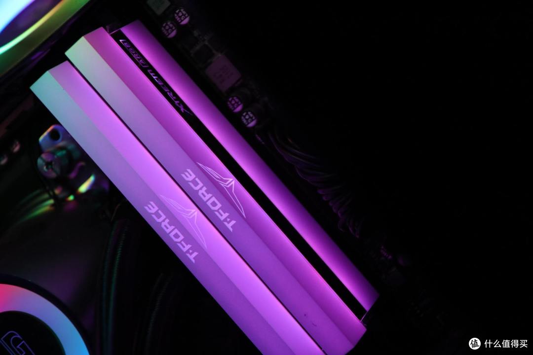 十铨梦境DDR4 4000体验，内存界颜值担当，默频很能打