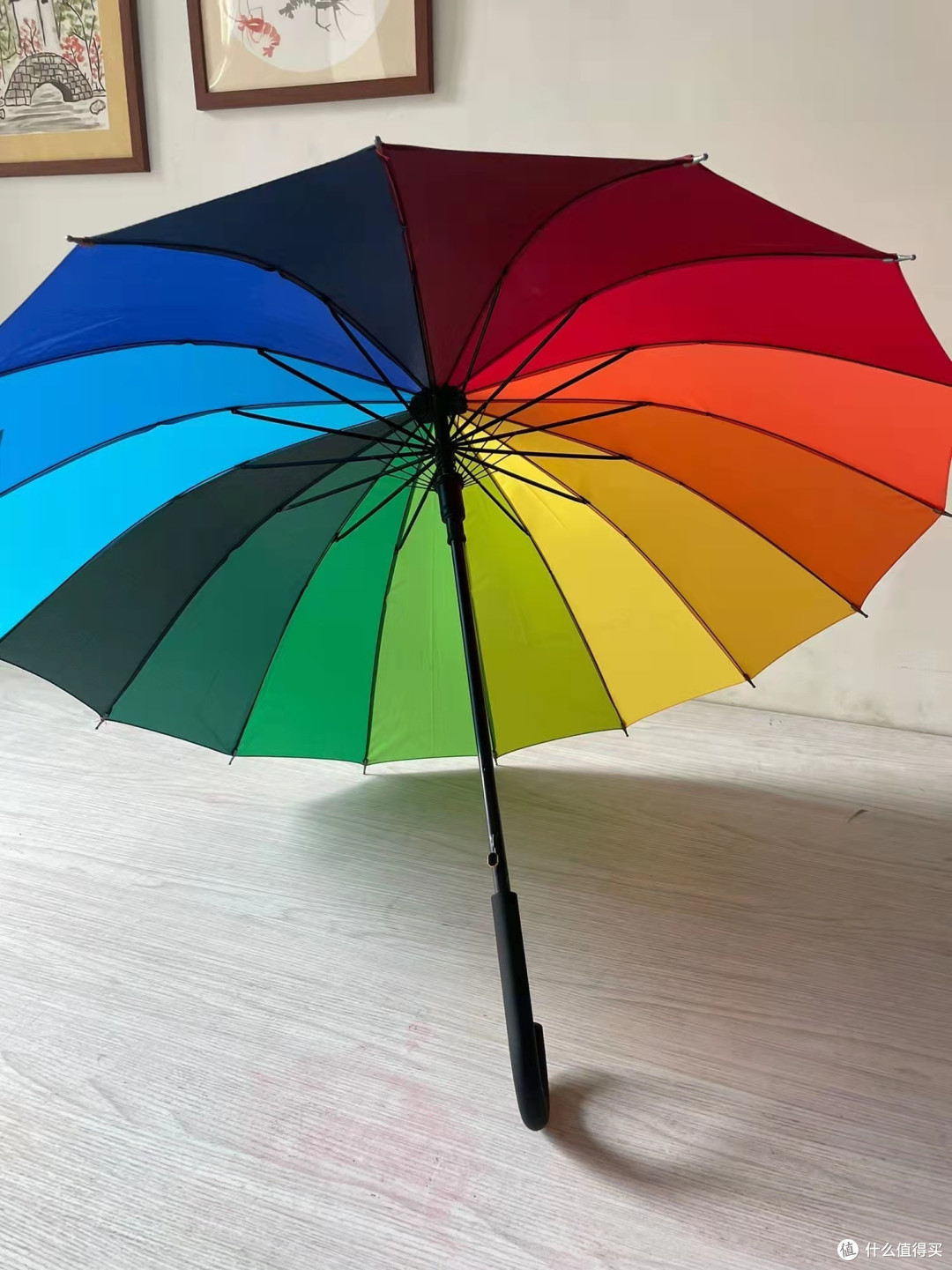 这把雨伞让我不惧风雨,在雨天也能让我从容不迫。