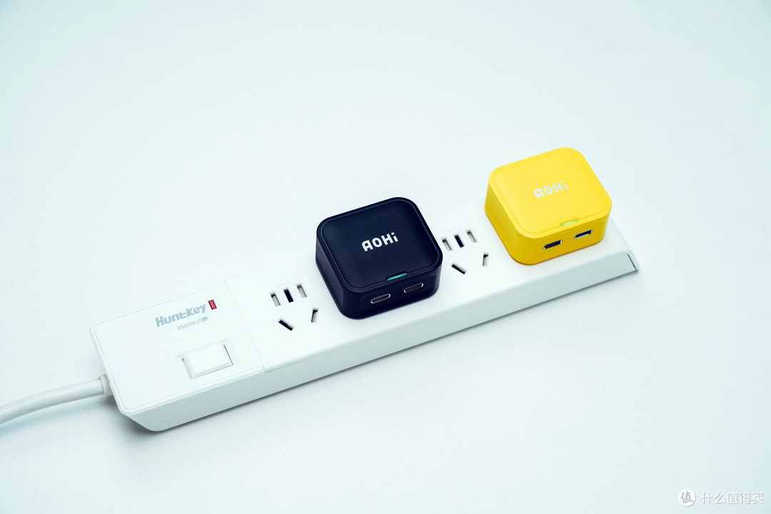 先于苹果发布,超小双口快充:aohi 40W 双口充电器解析