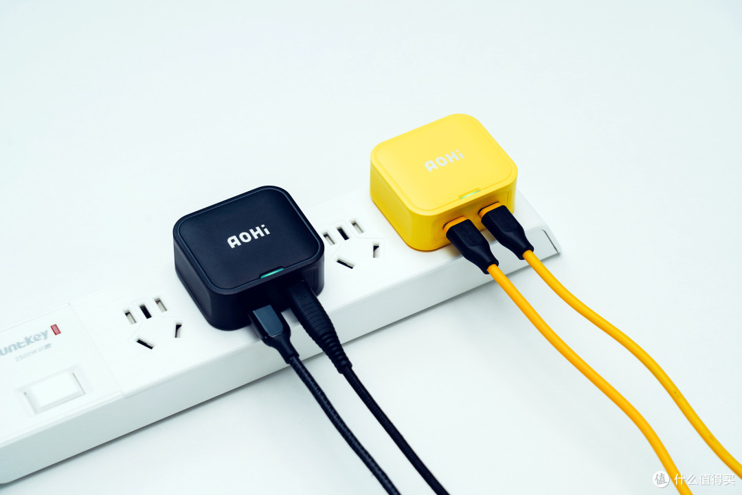 先于苹果发布,超小双口快充:aohi 40W 双口充电器解析