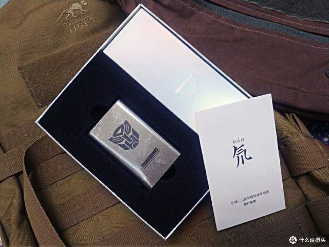 氘锋X变形金刚联名氮化镓充电,65W三口快充的满电利器