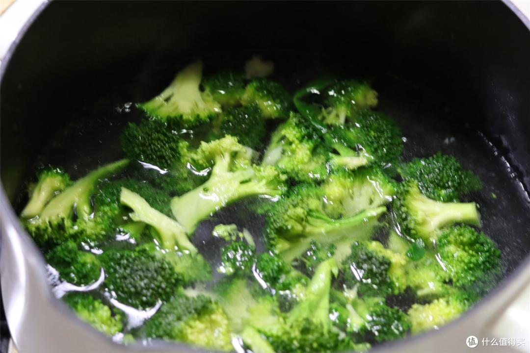 端午佳节,8菜1汤的菜谱已准备好,荤素搭配好,让家人吃得满意