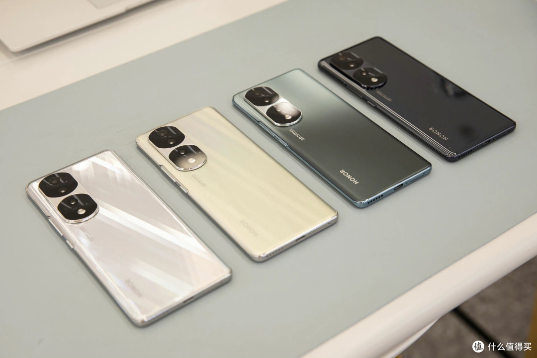 荣耀70 Pro+评测:超大杯用上了天玑9000,性能影像颜值,全线拉满!