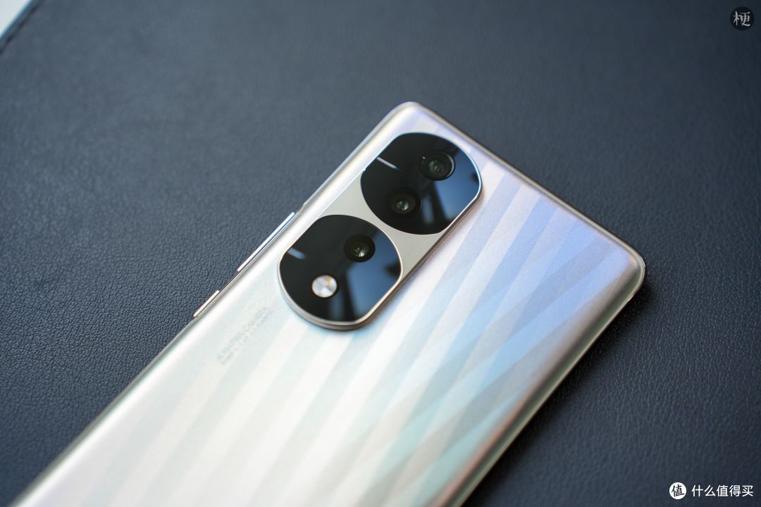 荣耀70 Pro+评测:超大杯用上了天玑9000,性能影像颜值,全线拉满!