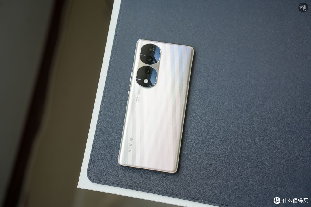 荣耀70 Pro+评测:超大杯用上了天玑9000,性能影像颜值,全线拉满!