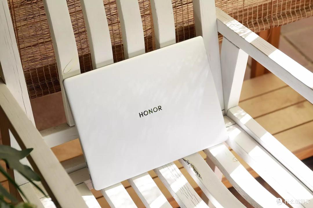 全新荣耀 MagicBook 14