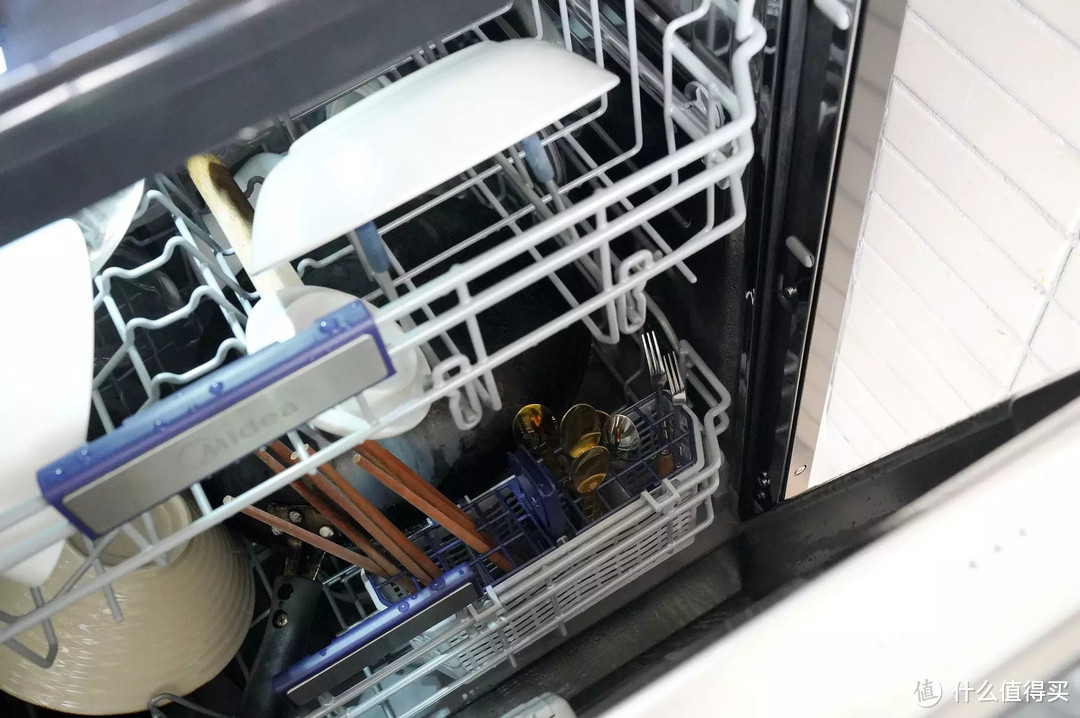 一机搞定洗碗难题，美的RX70洗碗机初体验