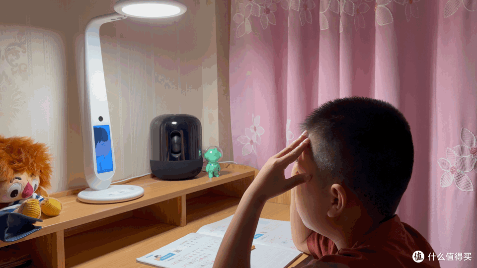 让学习专注一点，让眼睛舒适一点，有道智能学习灯评测