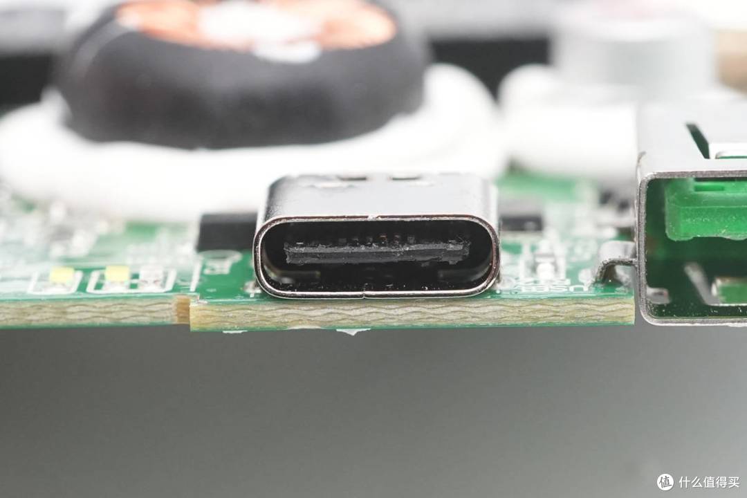 拆解报告:OPPO 33W 1A1C超级闪充移动电源PBSV03
