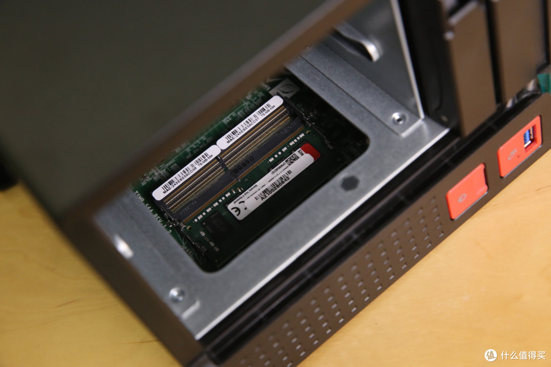 《到站秀》:第10代NAS 新赛扬CPU+双2.5G网口+五盘位混合云,威联通TS-564体验