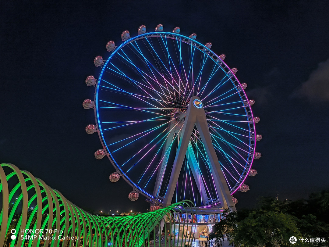 ↑室外夜景一倍变焦以及超广角成像。