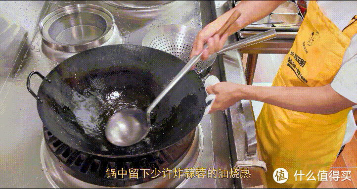 厨师长教你：“蒜香虾仁”的家常做法，蒜香味浓，虾肉Q弹    