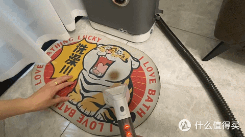 东菱布艺清洁机：既可高温清洁顽固污渍，也可蒸汽杀菌同步杀菌