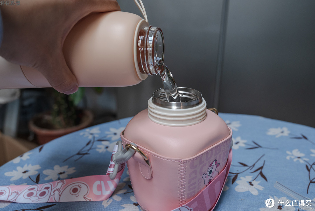 保温热水更方便，日常泡奶的小神器，七彩叮当无线便携式调奶器上手