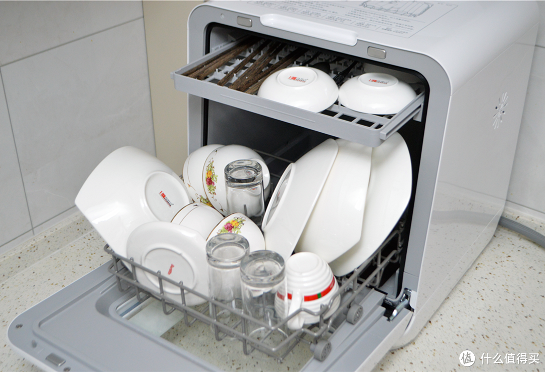 买洗碗凝珠加赠洗碗机，品质生活一步到位！—finish亮碟量子凝珠 X 美的M10免安装洗碗机优享体验  