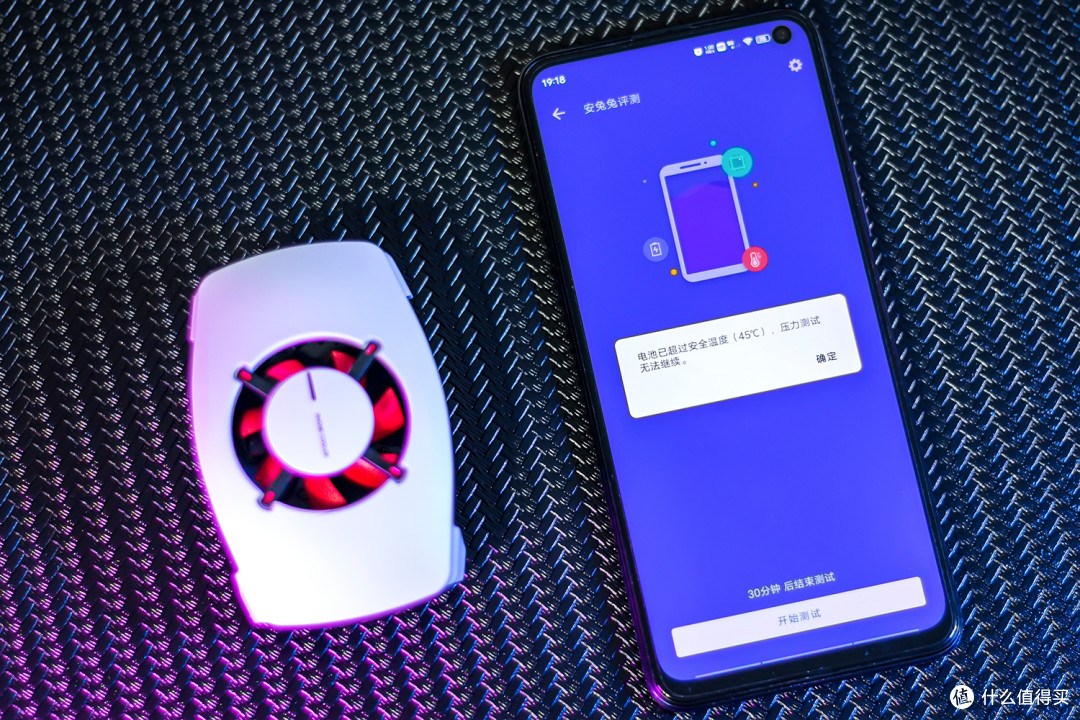 双倍制冷，炎炎夏日无惧手机发热，一加18W冰点散热背夹评测