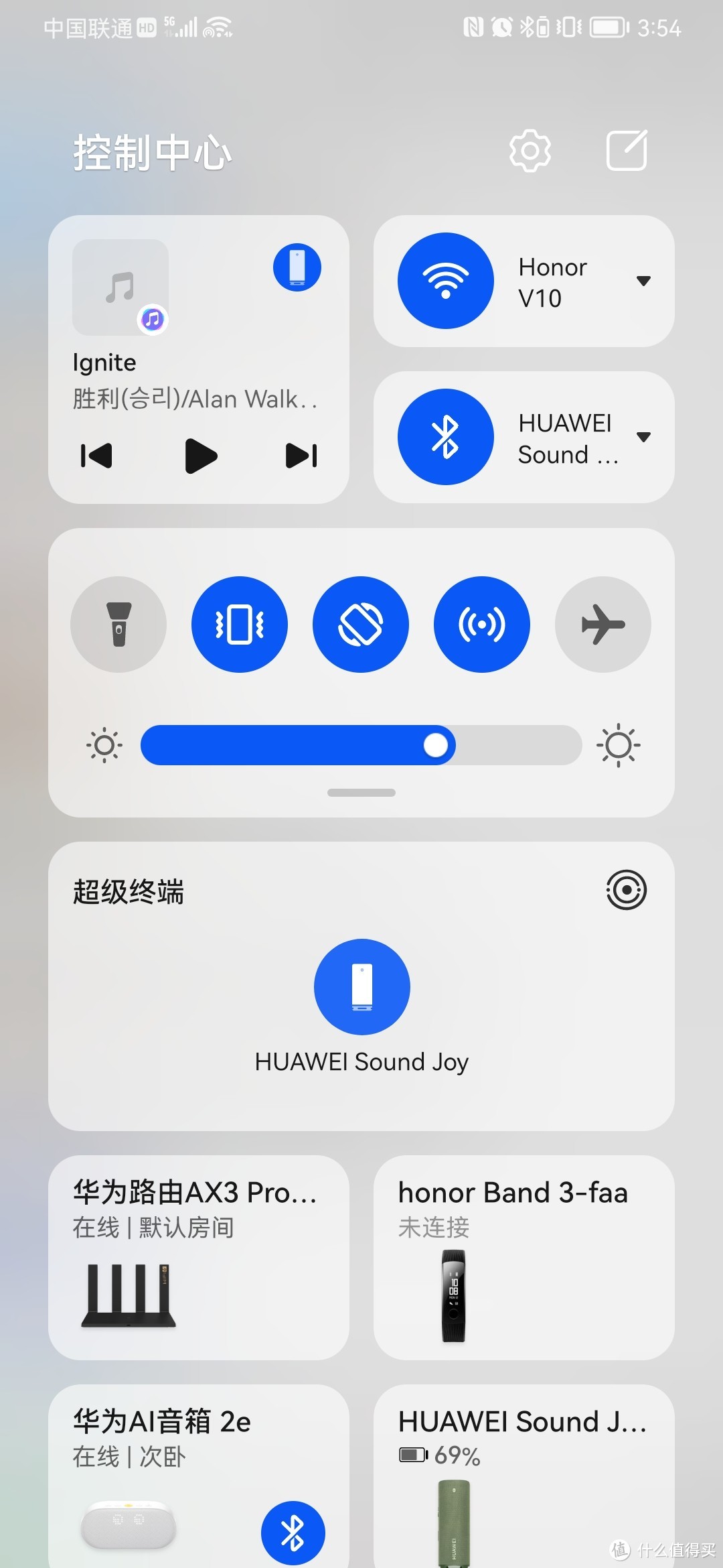 夏日江边扎营忙，何不带上华为Sound Joy音响享受美景美食？