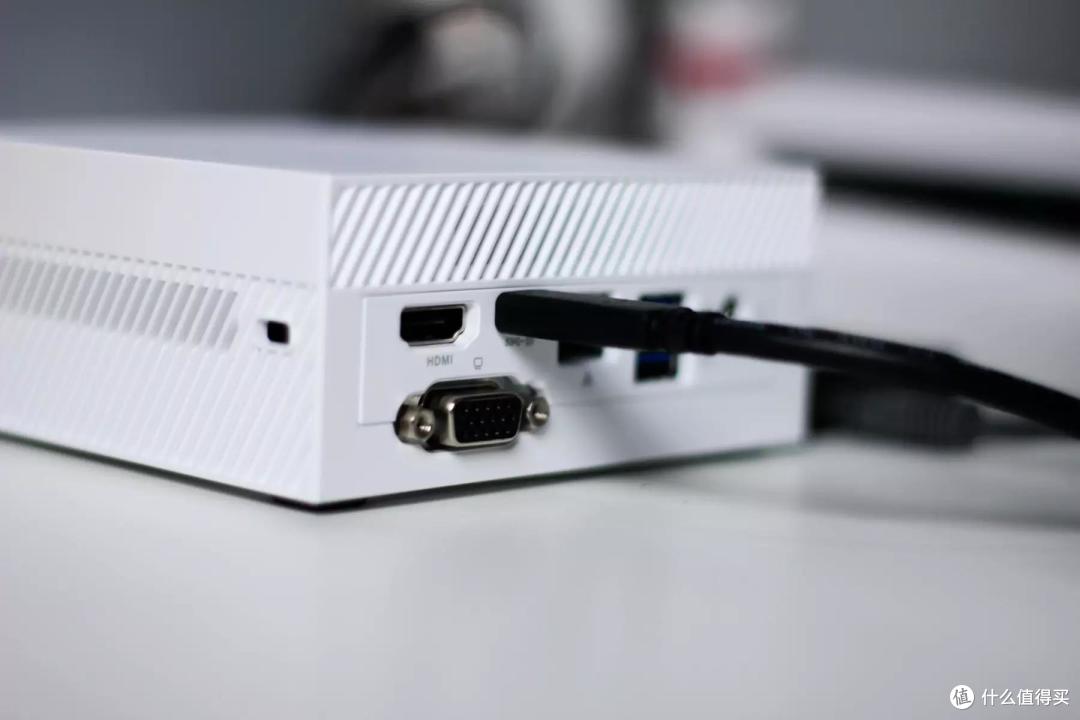 靠谱的商务大屏4K显示器 - ThinkVision P32p