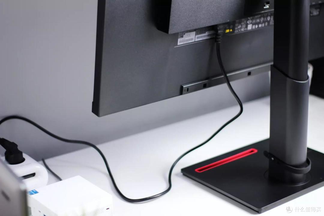 靠谱的商务大屏4K显示器 - ThinkVision P32p