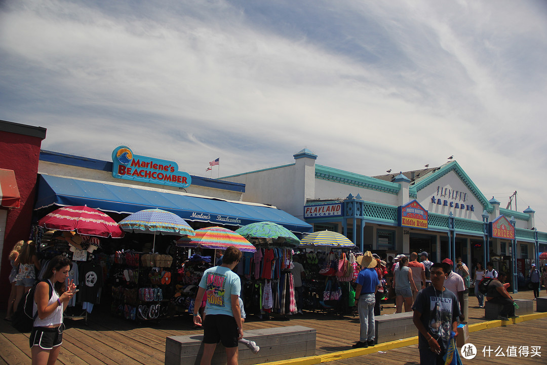 圣莫尼卡码头各种纪念品商店