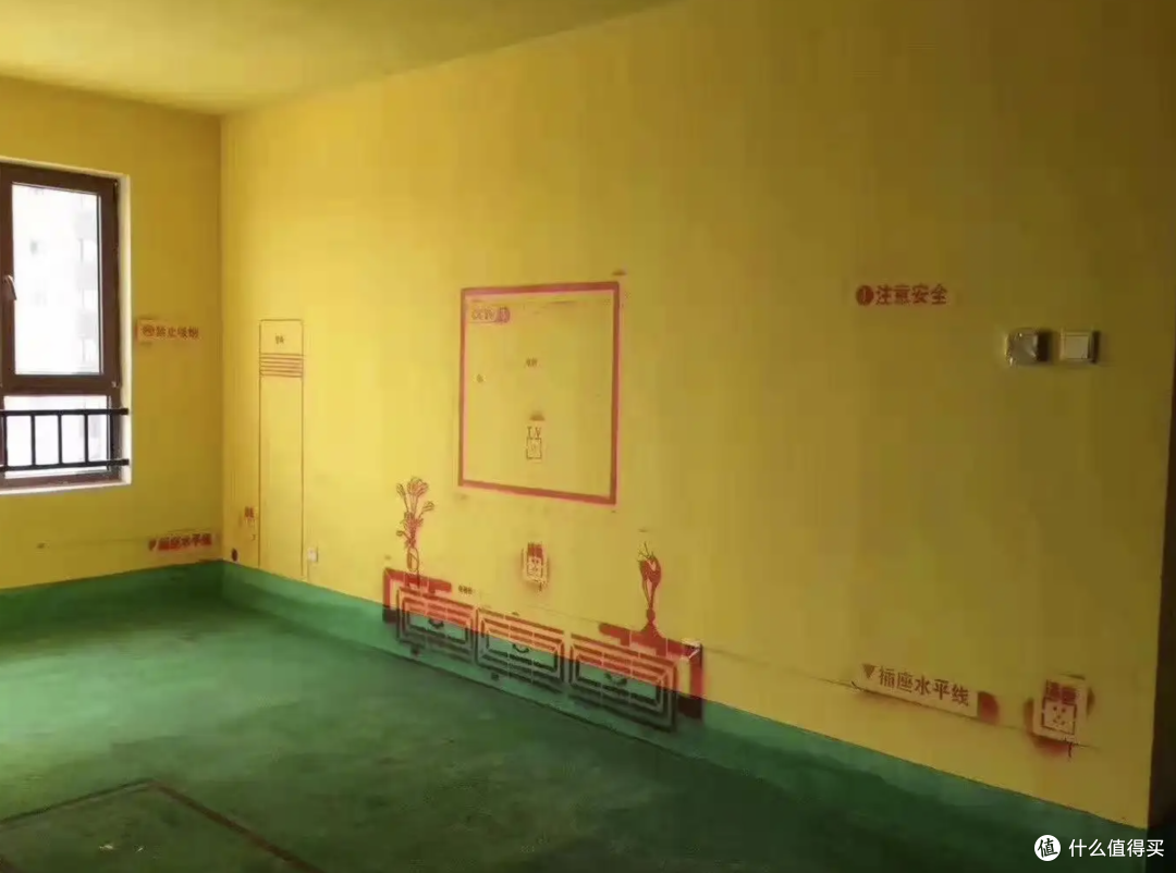 市面上的装饰公司用的基本是这种看起来很稠的产品