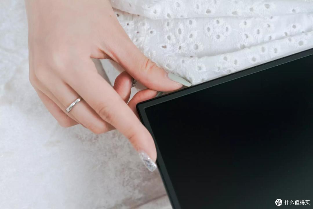 生产力与娱乐同时兼顾 | 体验不到800块的雕塑家MF16LC便携显示器
