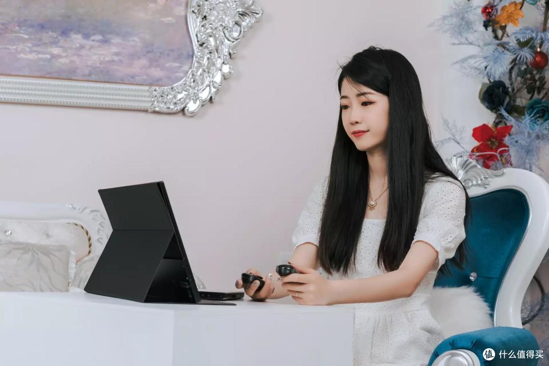 生产力与娱乐同时兼顾 | 体验不到800块的雕塑家MF16LC便携显示器