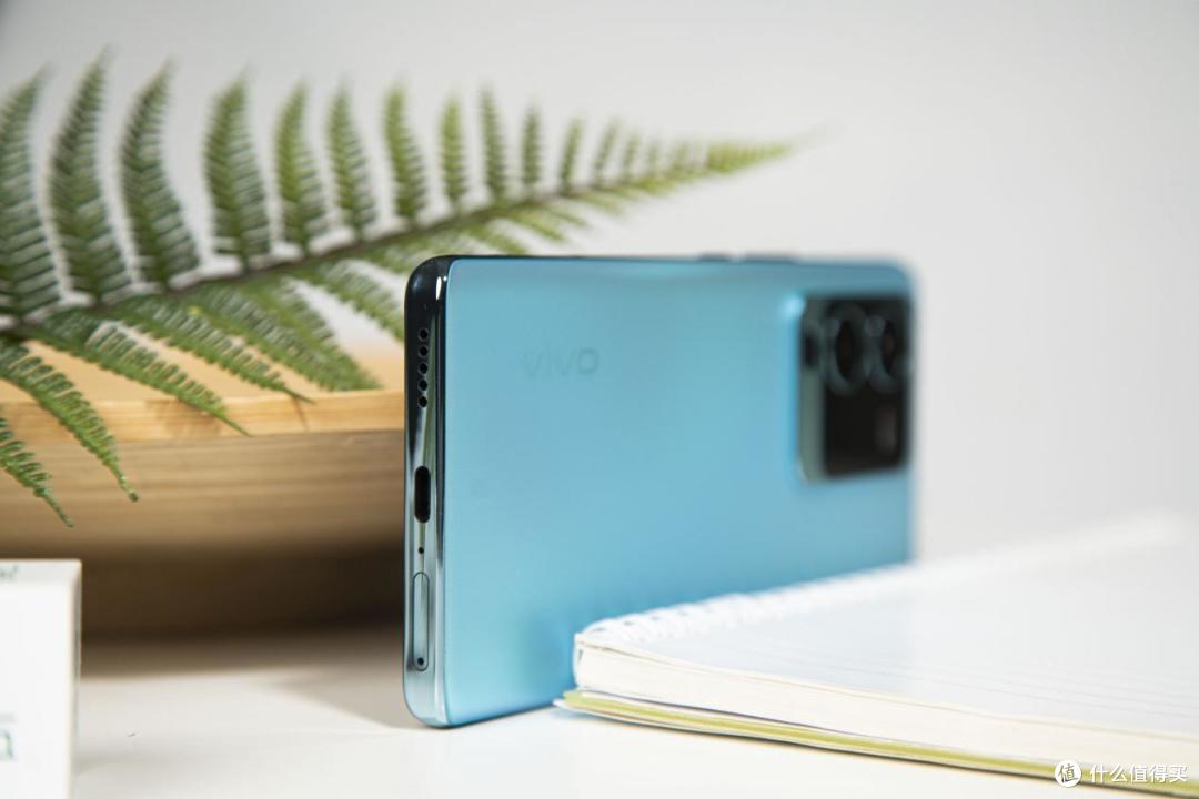 不止把专业团队装进手机里 当偶像派有了硬核双芯 vivo S15 Pro评测