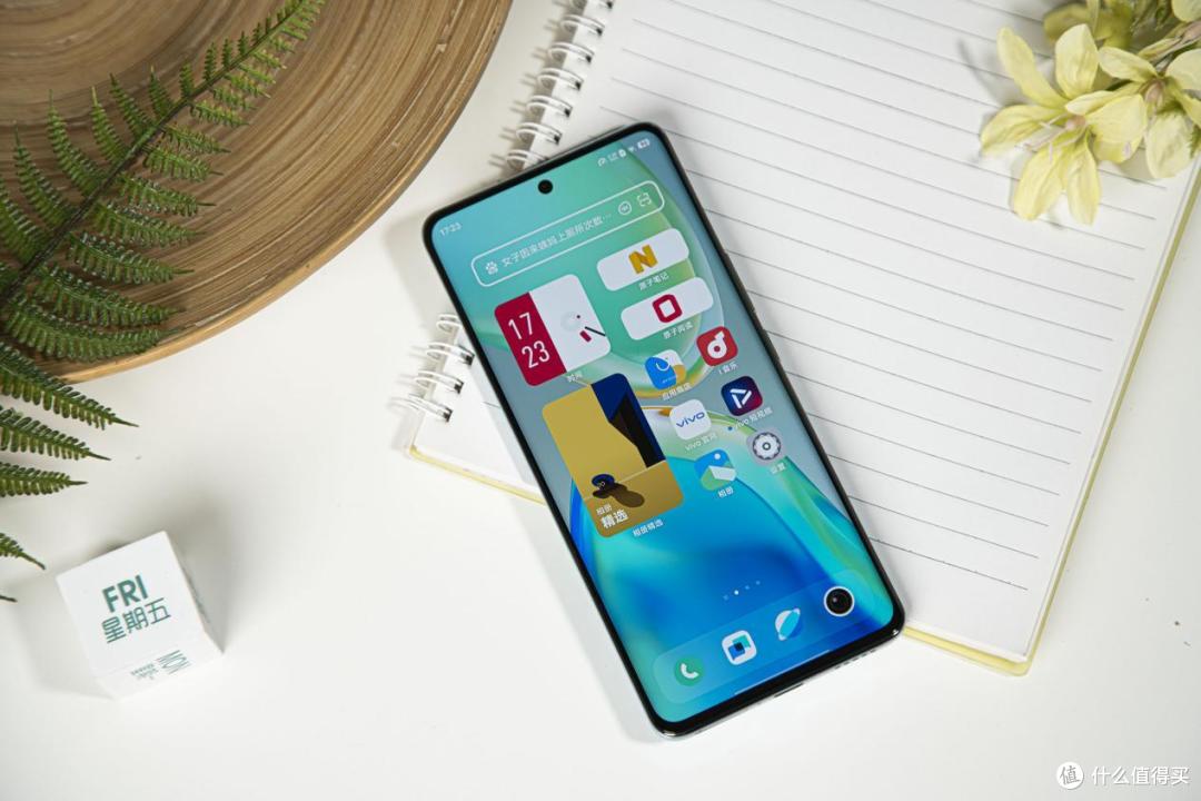 不止把专业团队装进手机里 当偶像派有了硬核双芯 vivo S15 Pro评测