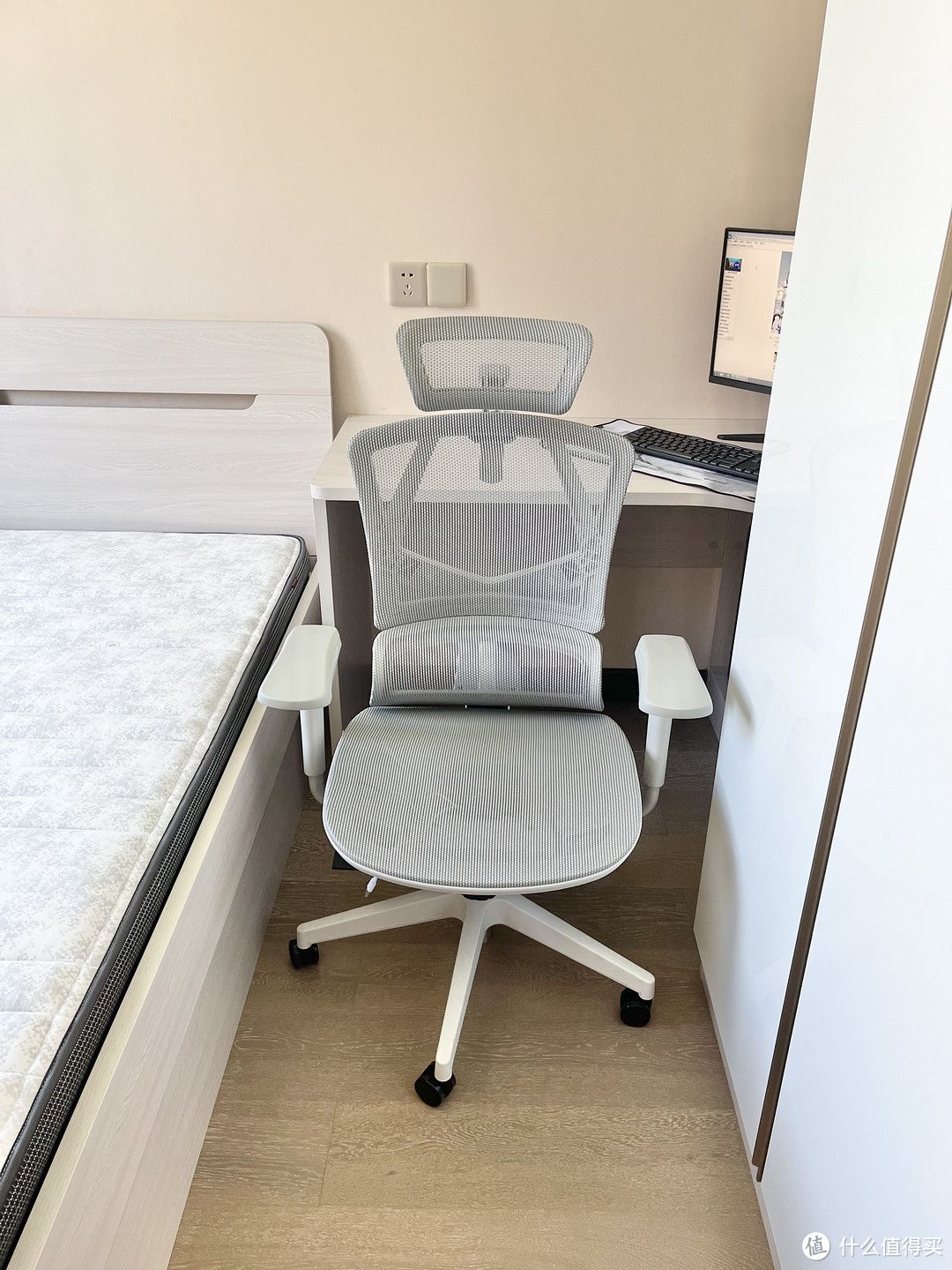 小空间也能从容使用的西昊 Vito S版人体工程学座椅