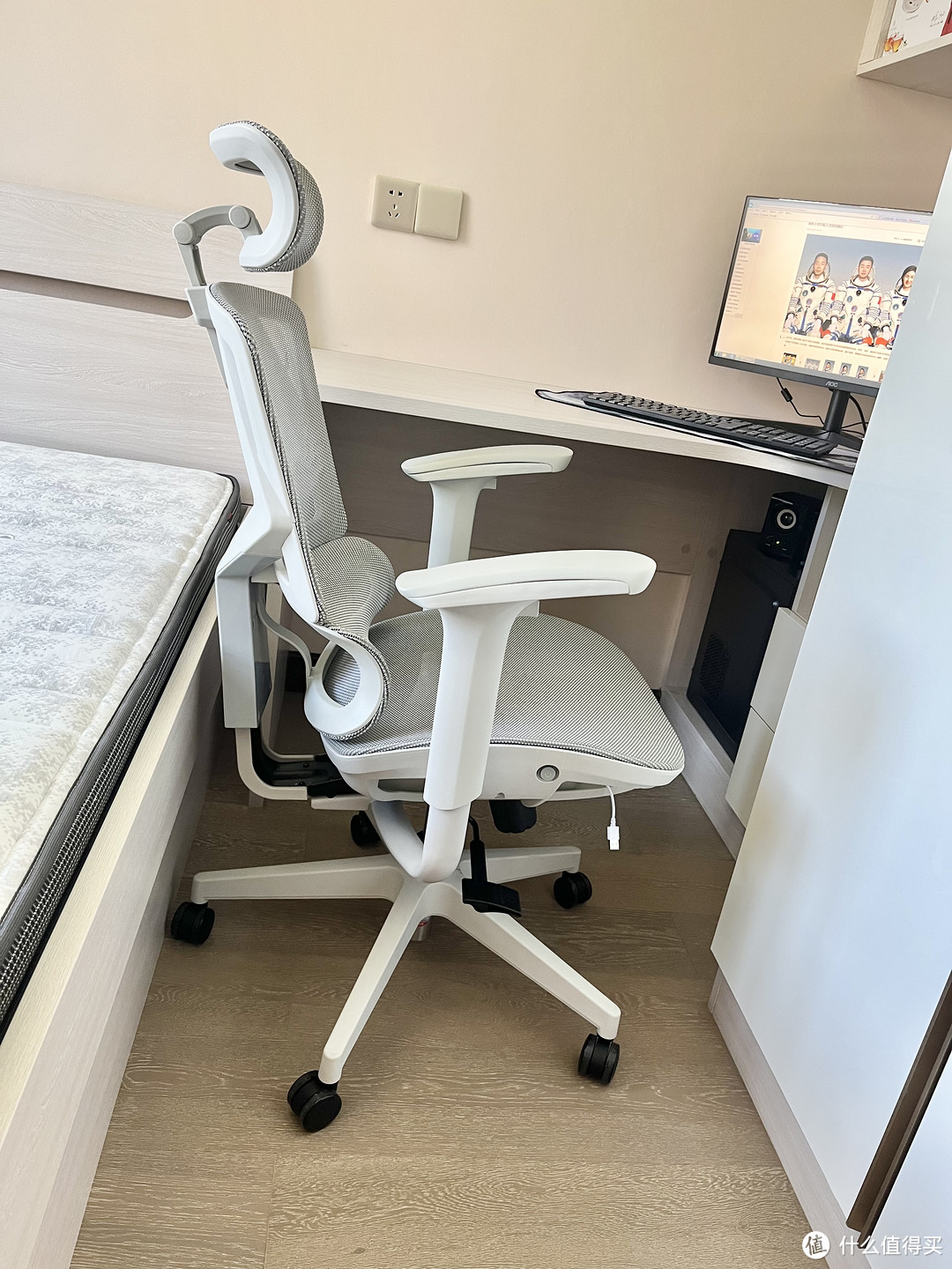 小空间也能从容使用的西昊 Vito S版人体工程学座椅