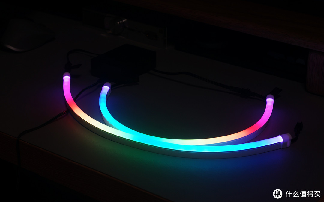 桌搭必备，RGB氛围感拉满！雷蛇Chroma幻彩灯带体验！