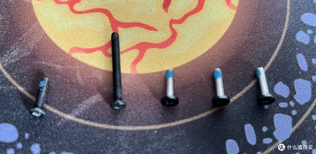 三种规格的螺丝,有点离谱嗷